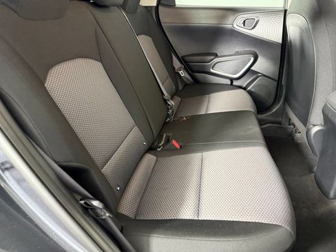 Used 2025 Kia Soul LX w/ LX Technology Package FWD image 28