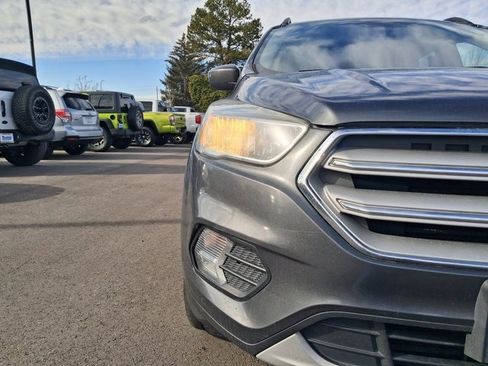 Used 2018 Ford Escape SE image 9