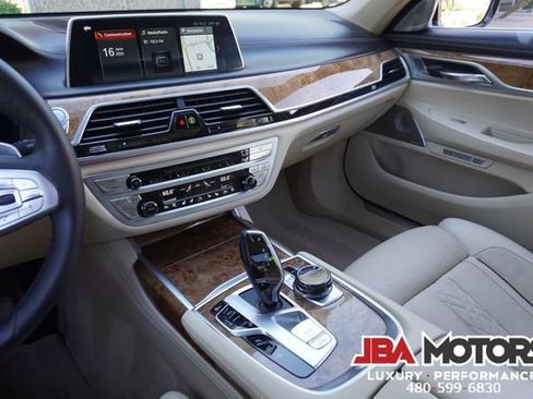 Used 2018 BMW 750i RWD image 22