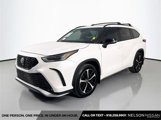 Used 2021 Toyota Highlander XSE video 1