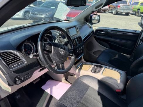 Used 2018 Dodge Grand Caravan SXT FWD image 9
