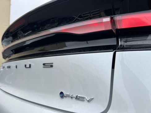 New 2026 Toyota Prius Plug-In Hybrid FWD image 7