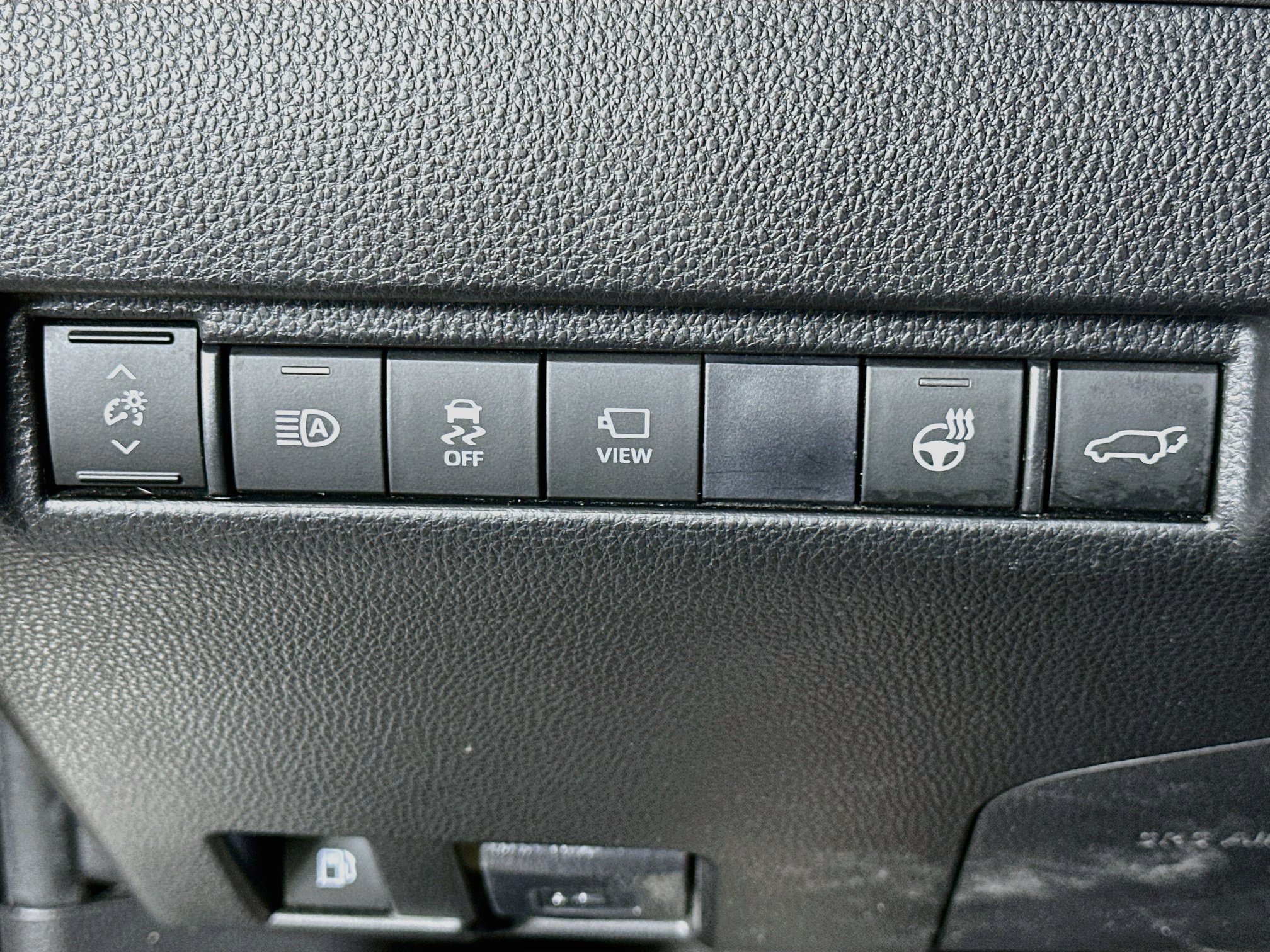 Used 2021 Toyota Venza Limited AWD/4WD image 17