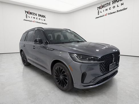 Used 2025 Lincoln Aviator Reserve w/ Jet Appearance Package RWD image 7