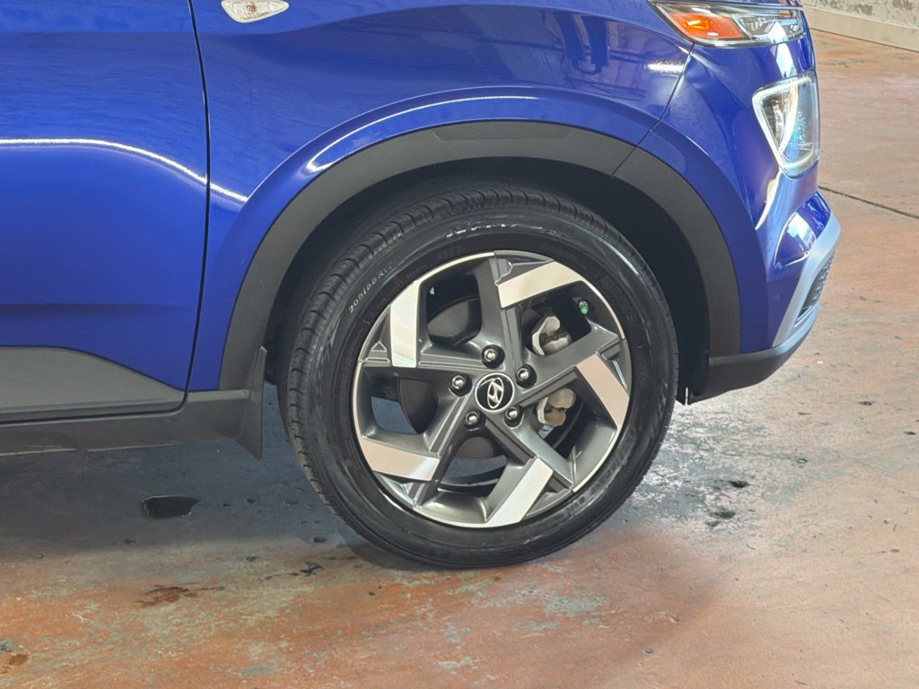 Certified 2024 Hyundai Venue Limited FWD image 9