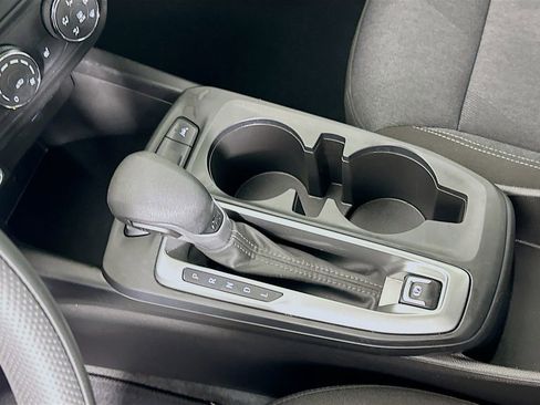 Used 2025 Chevrolet Trax LS w/ LS Convenience Package image 16