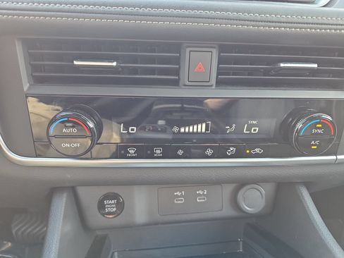 Used 2025 Nissan Rogue SV FWD image 24