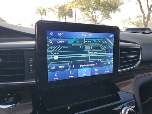 Used 2022 Ford Explorer Limited w/ Equipment Group 301A image 31