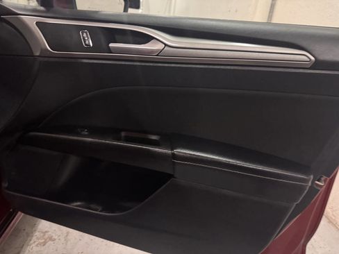 Used 2019 Ford Fusion SE FWD image 25