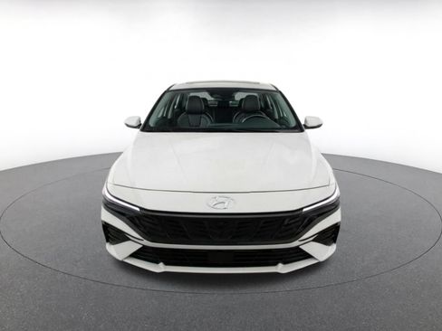 Used 2025 Hyundai Elantra SEL FWD image 2