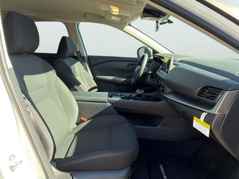 Used 2026 Nissan Rogue S FWD image 31