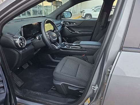 Used 2026 Chevrolet Equinox LT FWD image 9