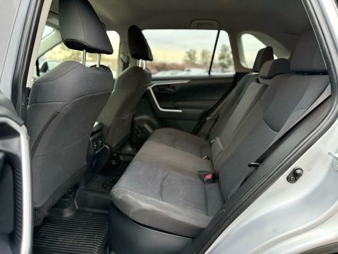 Used 2019 Toyota RAV4 LE image 14