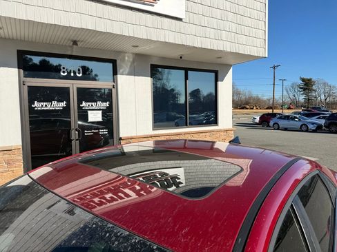 Used 2025 Hyundai Elantra Limited image 12