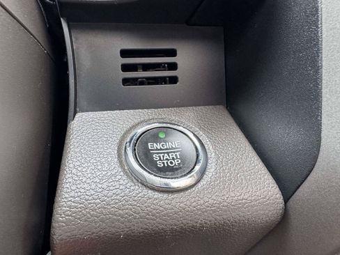 Used 2020 Ford Expedition XLT w/ Equipment Group 202A AWD/4WD image 36