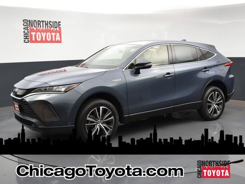 Used 2021 Toyota Venza LE image 1