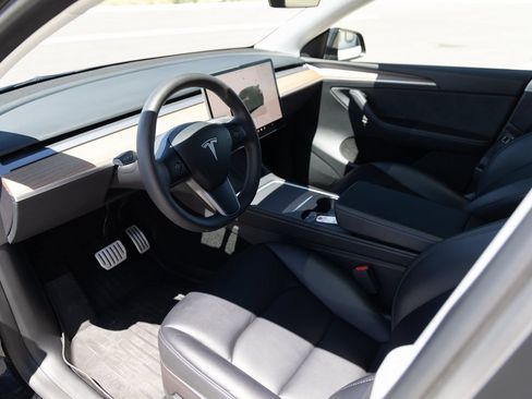 Used 2023 Tesla Model Y Performance AWD/4WD image 12