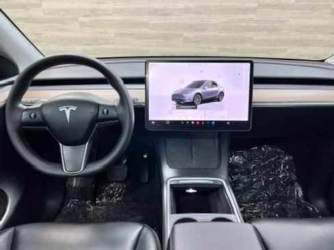 Used 2025 Tesla Model Y Long Range AWD/4WD image 2