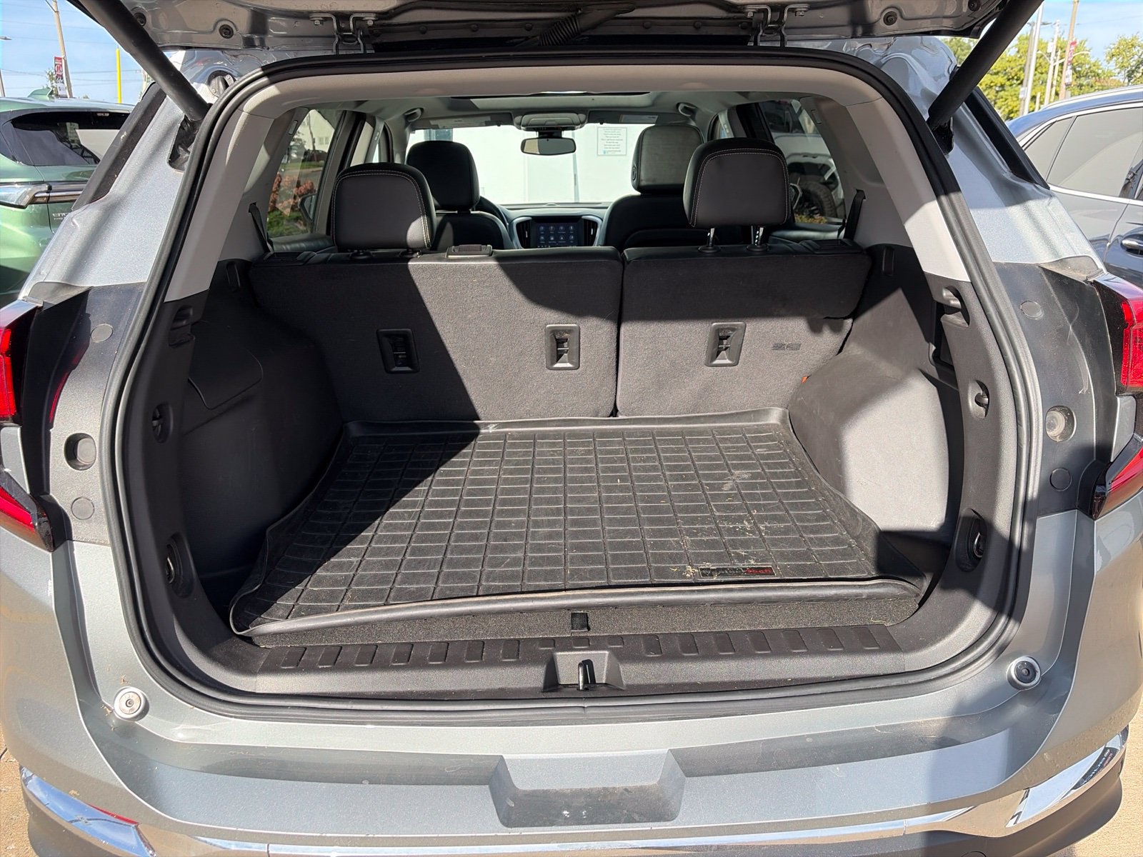 Used 2023 GMC Terrain SLT w/ Tech Package AWD/4WD image 2