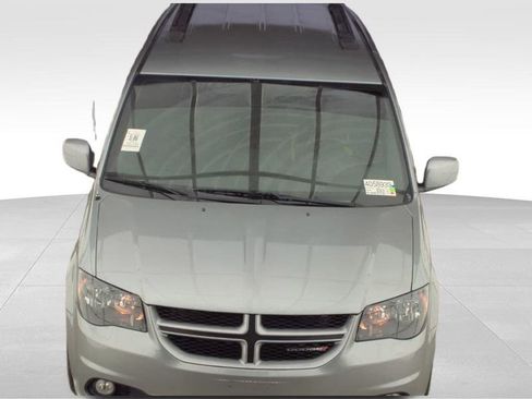 Used 2019 Dodge Grand Caravan GT image 2