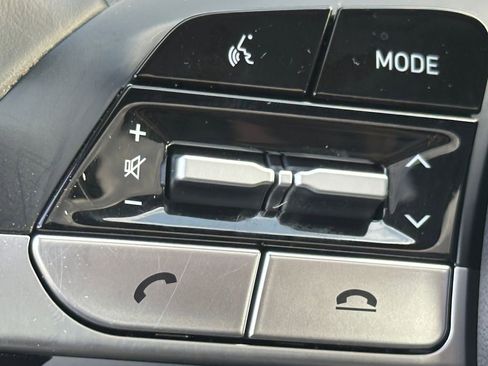 Used 2023 Hyundai Elantra Limited w/ Preferred Accessory Package image 21