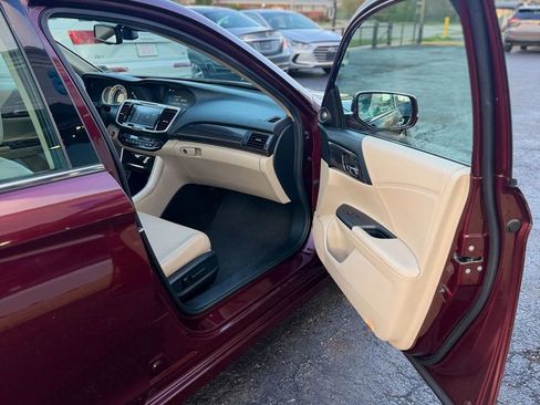 Used 2016 Honda Accord Touring image 10