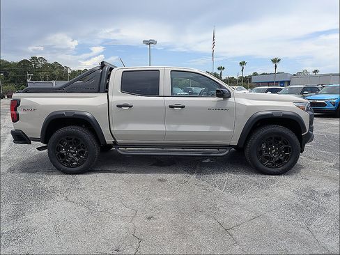 New 2026 Chevrolet Colorado Trail Boss w/ Midnight Edition AWD/4WD image 3