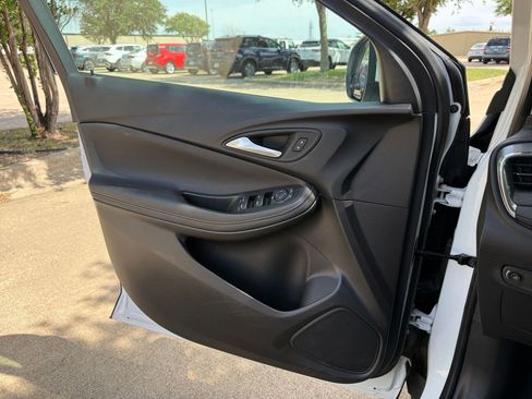 Used 2025 Buick Encore GX Preferred FWD image 18