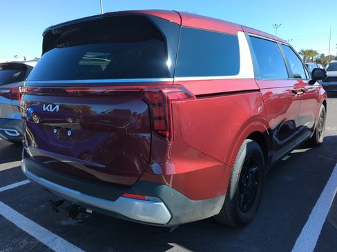Certified 2025 Kia Carnival image 10