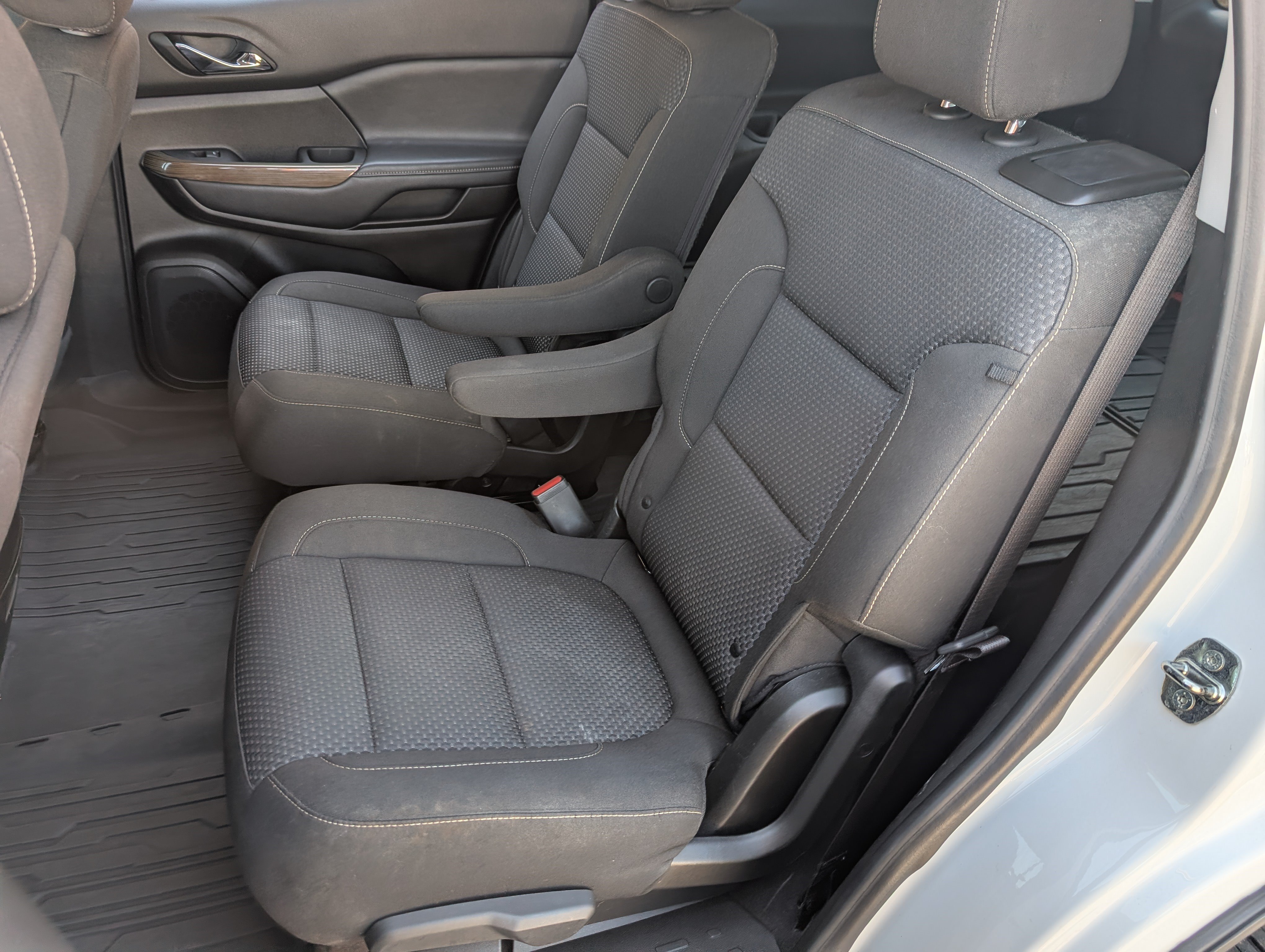 Used 2022 GMC Acadia SLE w/ Driver Convenience Package FWD image 17