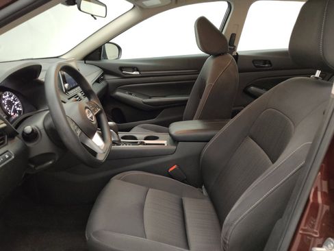 Used 2025 Nissan Altima 2.5 SV FWD image 17