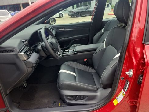 Used 2025 Toyota Camry SE w/ Convenience Package AWD/4WD image 15