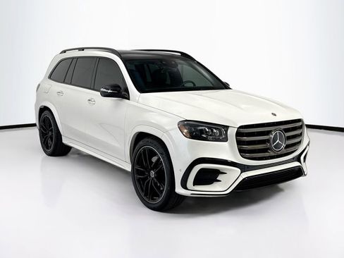 Used 2024 Mercedes-Benz GLS 450 4MATIC image 3