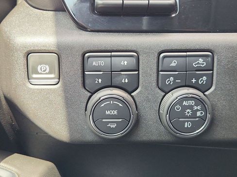 Used 2025 Chevrolet Silverado 2500 LTZ w/ LTZ Plus Package AWD/4WD image 17