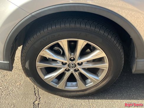 Used 2017 Toyota RAV4 Limited w/ Carpet Mat Package FWD image 8