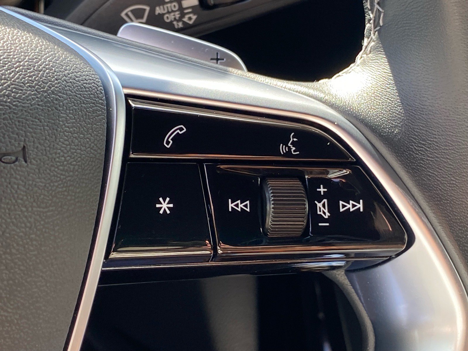 Used 2024 Audi Q8 e-tron Premium Plus AWD/4WD image 8