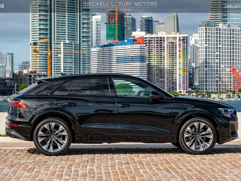 Used 2025 Audi Q8 Prestige image 14