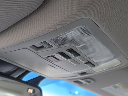 Used 2018 Toyota Avalon Limited image 28