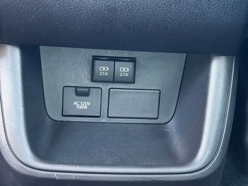 Used 2017 Toyota Highlander SE w/ Carpet Mat Package FWD image 10