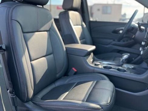 Used 2023 Chevrolet Traverse RS image 34