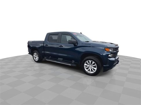 Used 2020 Chevrolet Silverado 1500 Custom w/ Custom Value Package image 2