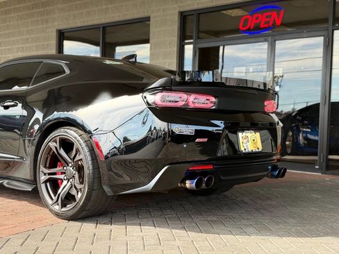 Used 2018 Chevrolet Camaro SS image 69