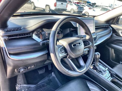 Used 2023 Jeep Compass Limited image 2