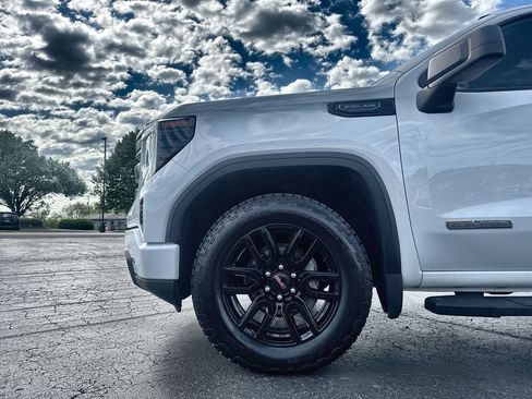 Used 2024 GMC Sierra 1500 Elevation w/ LPO, Elevation Black Package AWD/4WD image 12