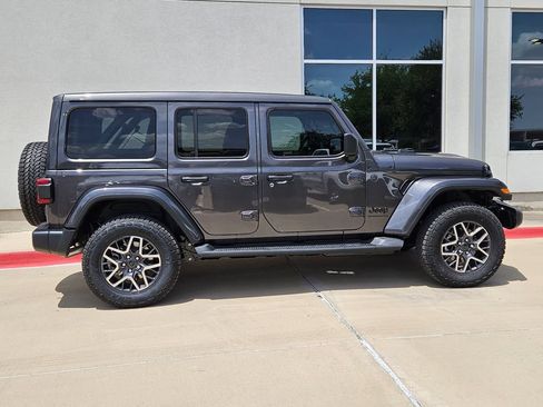 New 2026 Jeep Wrangler Unlimited Sahara AWD/4WD image 2