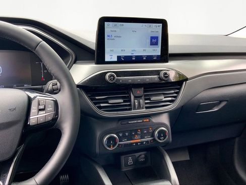 Used 2025 Ford Escape Active w/ Cold Weather Package image 9