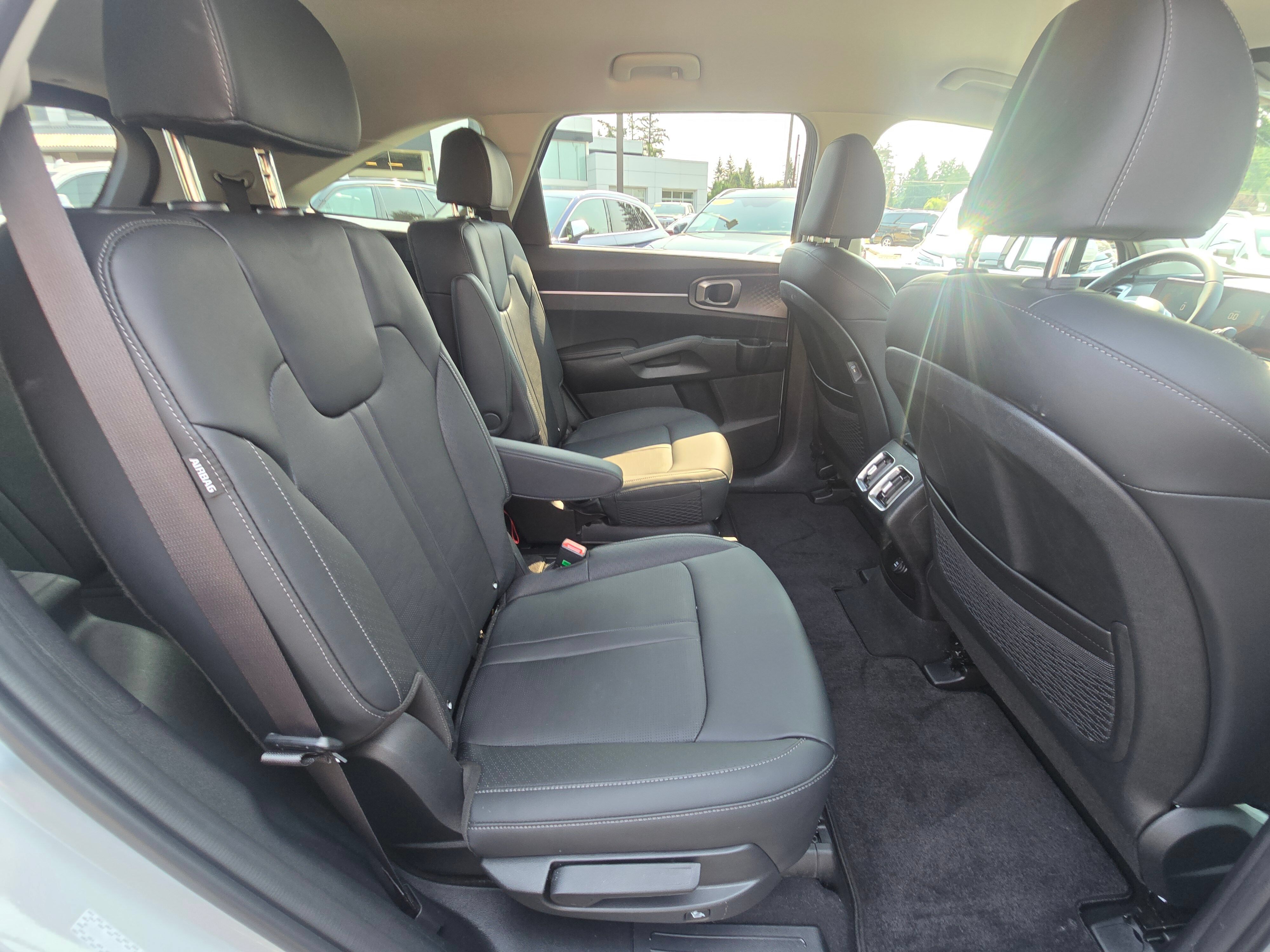 Used 2025 Kia Sorento EX AWD/4WD image 12