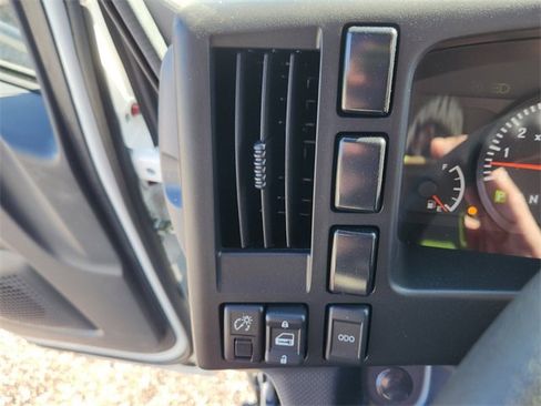 New 2025 Chevrolet Low Cab Forward image 15