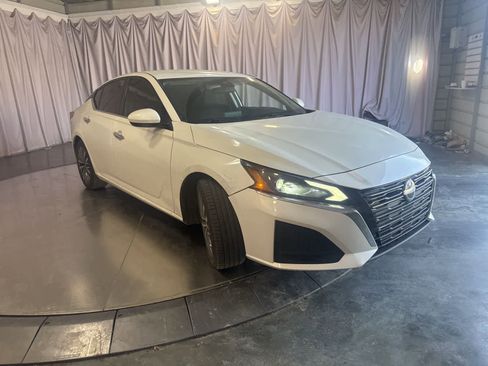Used 2023 Nissan Altima 2.5 SV image 3