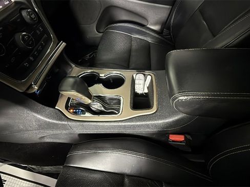 Used 2017 Jeep Grand Cherokee Overland image 22